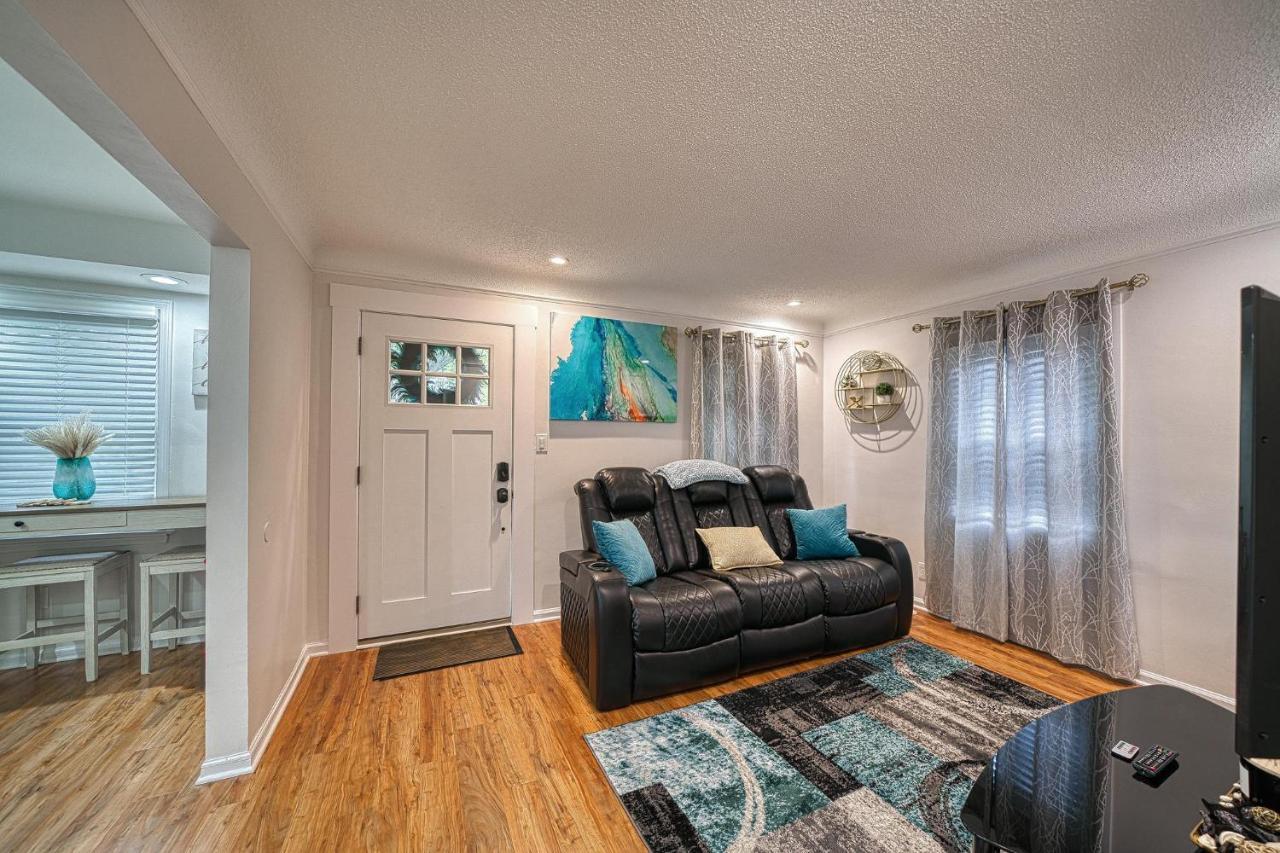 Beautiful Modern Home With All Year Use Hot Tub, Pool Table, Game Room, & Propane Fire Pit!! Ferndale Exterior photo