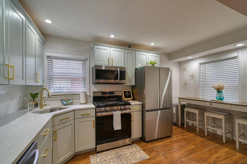 Beautiful Modern Home With All Year Use Hot Tub, Pool Table, Game Room, & Propane Fire Pit!! Ferndale Exterior photo
