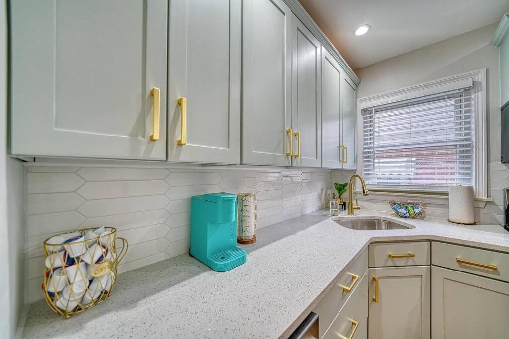 Beautiful Modern Home With All Year Use Hot Tub, Pool Table, Game Room, & Propane Fire Pit!! Ferndale Exterior photo