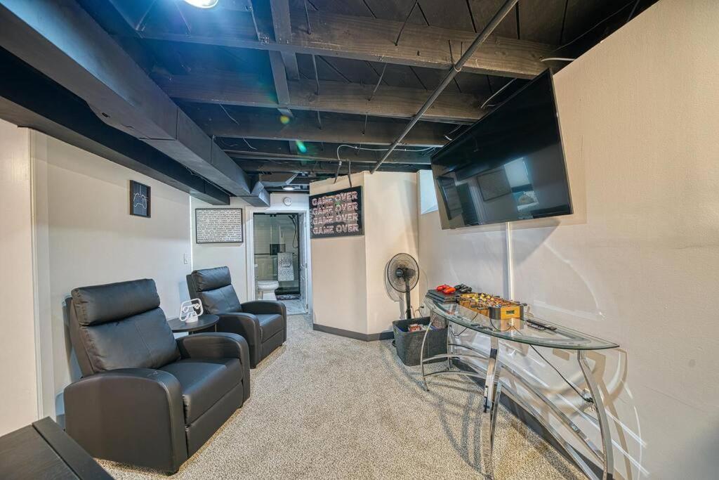 Beautiful Modern Home With All Year Use Hot Tub, Pool Table, Game Room, & Propane Fire Pit!! Ferndale Exterior photo