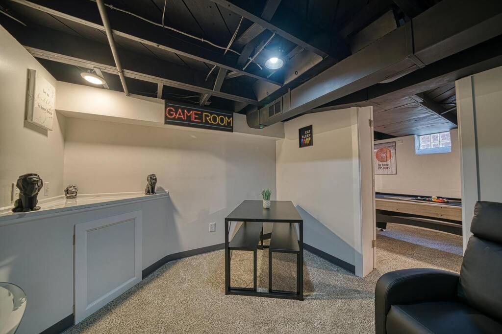 Beautiful Modern Home With All Year Use Hot Tub, Pool Table, Game Room, & Propane Fire Pit!! Ferndale Exterior photo