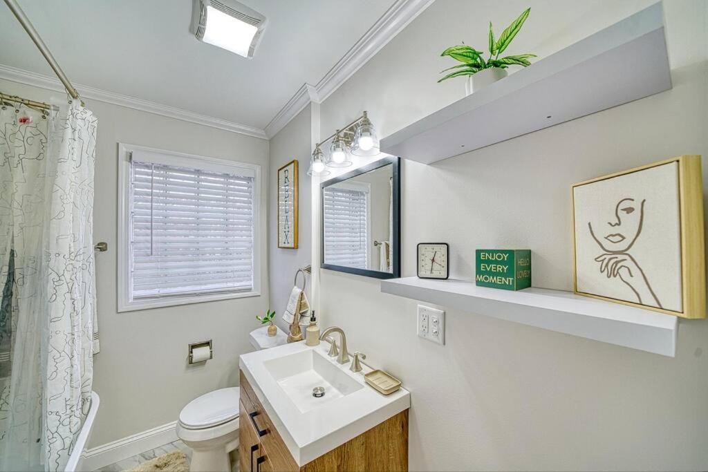 Beautiful Modern Home With All Year Use Hot Tub, Pool Table, Game Room, & Propane Fire Pit!! Ferndale Exterior photo