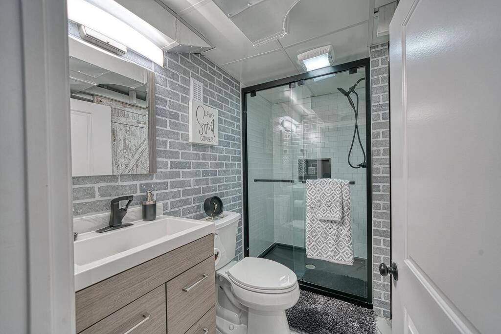 Beautiful Modern Home With All Year Use Hot Tub, Pool Table, Game Room, & Propane Fire Pit!! Ferndale Exterior photo