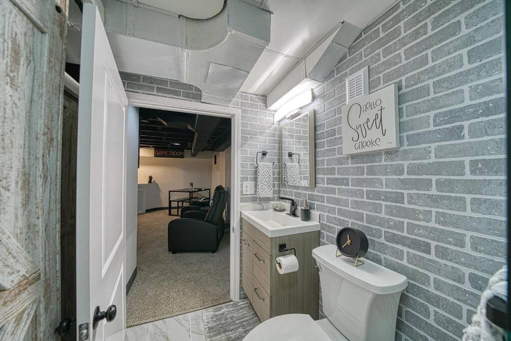 Beautiful Modern Home With All Year Use Hot Tub, Pool Table, Game Room, & Propane Fire Pit!! Ferndale Exterior photo